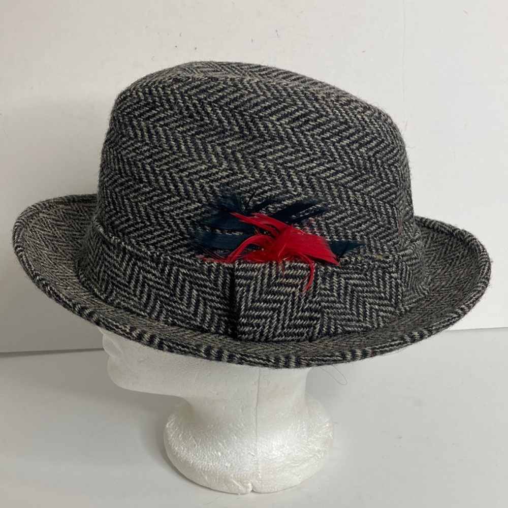 Vintage Lee Fedora Mens 7 1/4 Gray Herringbone Wool Tweed Red Feather Hat